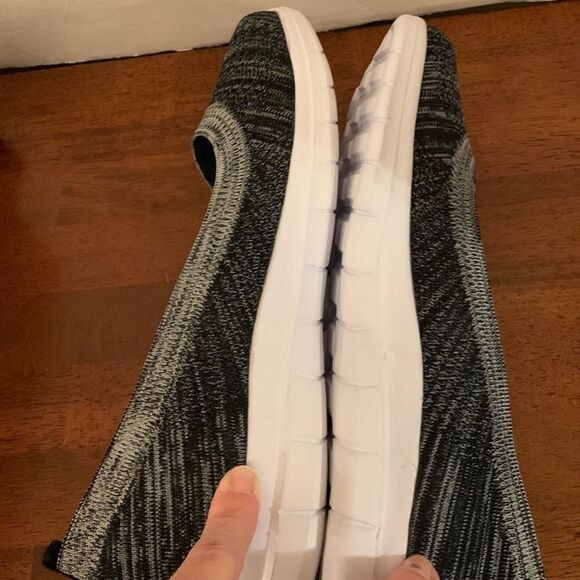 Size 10 NWT black women’s casual shoes with memory foam insoles - Picture 2 of 6